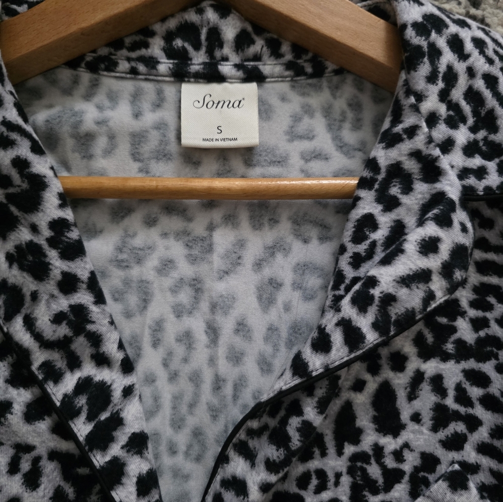 Soma Leopard Print Longsleeve Sleep Shirt Women S Black White Gray - Picture 3 of 7